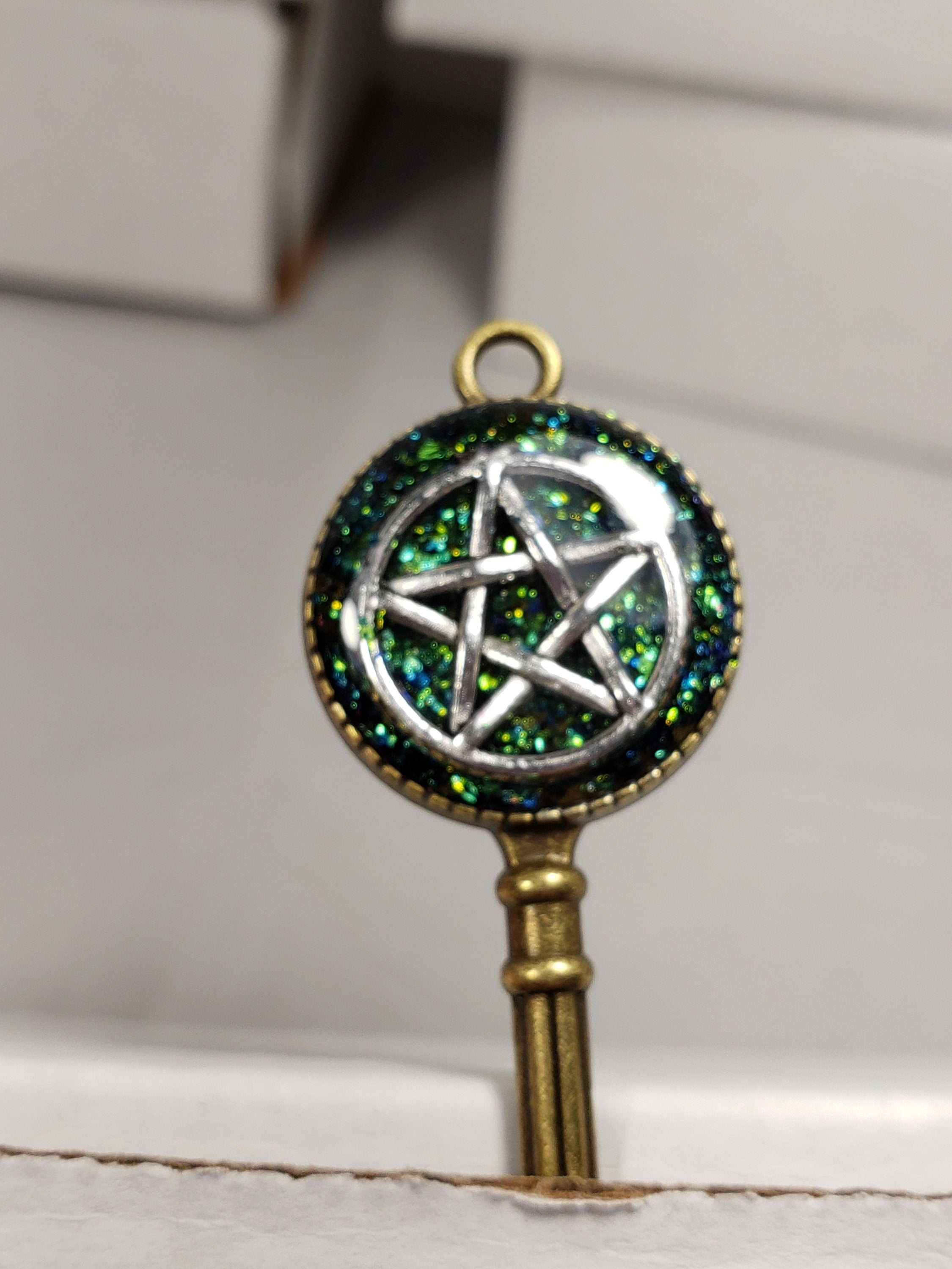 Key Leaf, Star, Snow